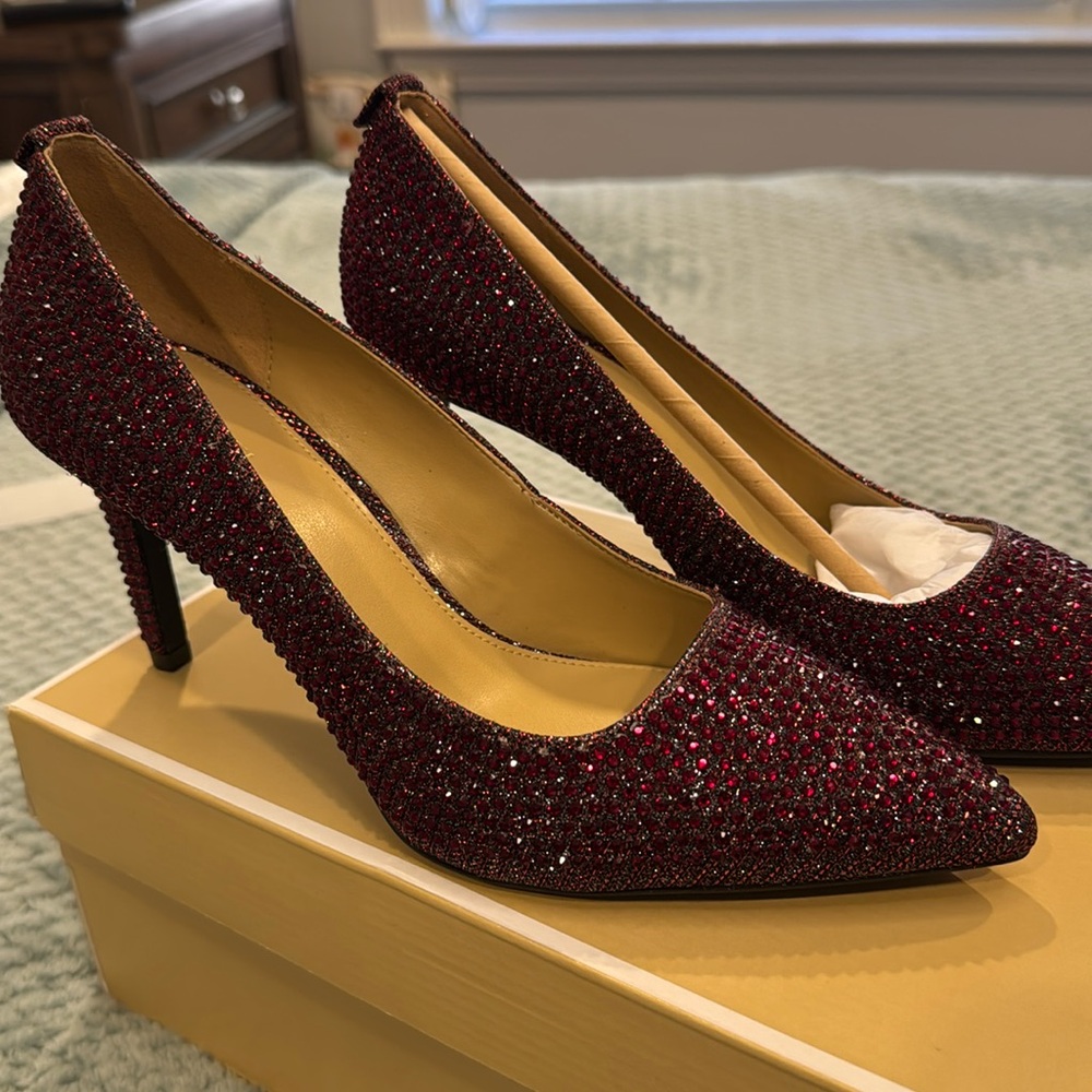 NWB Michael Kors Dorothy Flex Pump in dark berry size 8M